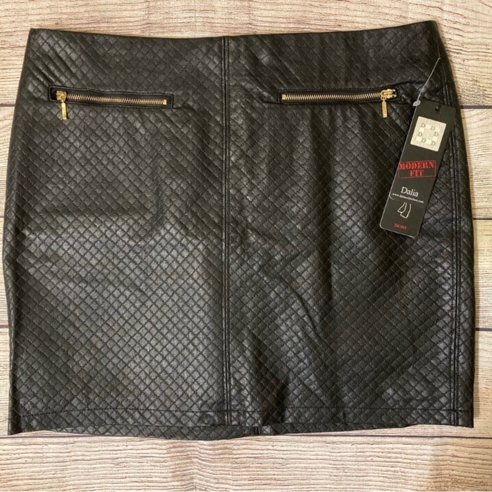 NWT Dalia Collection Modern Fit Faux Leather Black Mini Skirt 6